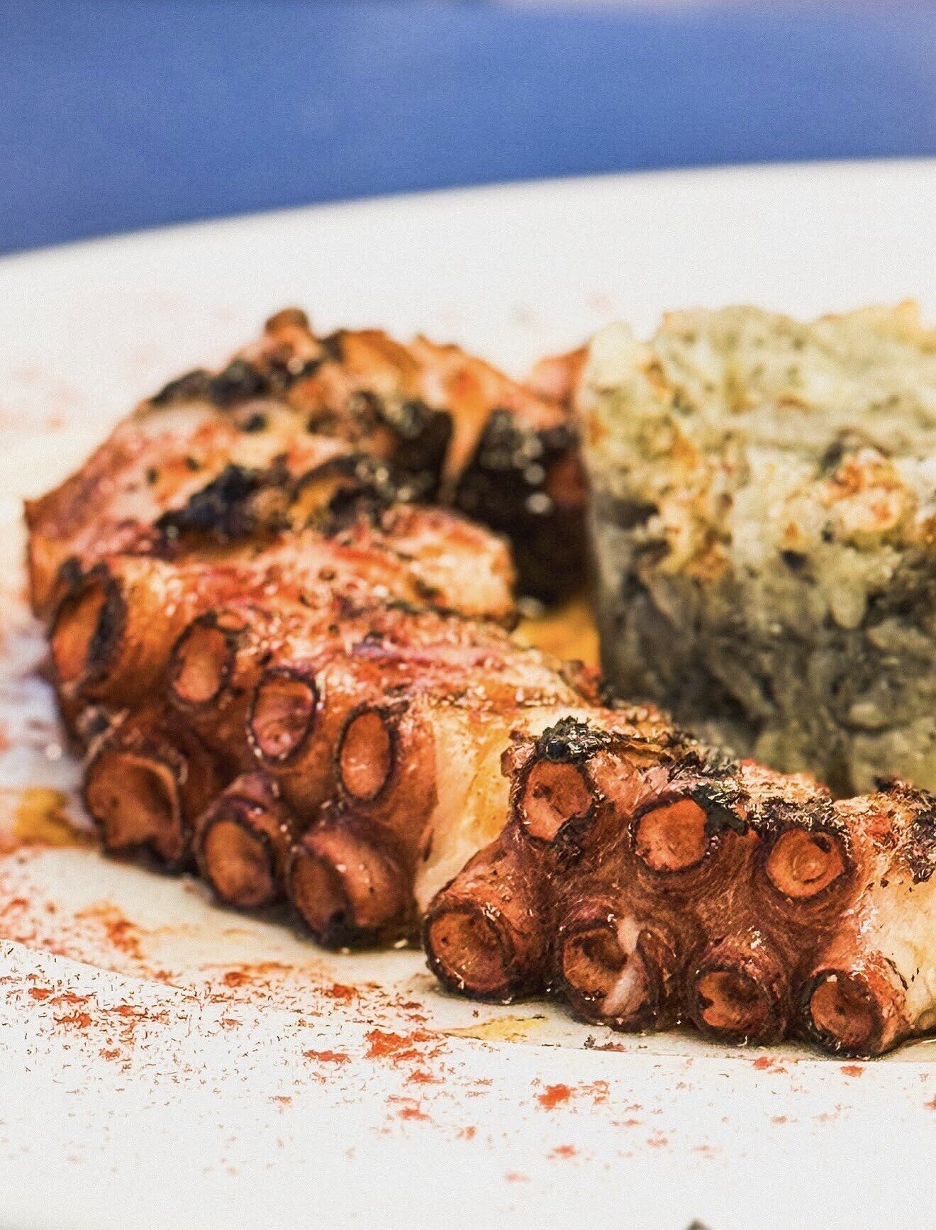 Pulpo a la brasa con patata trufada