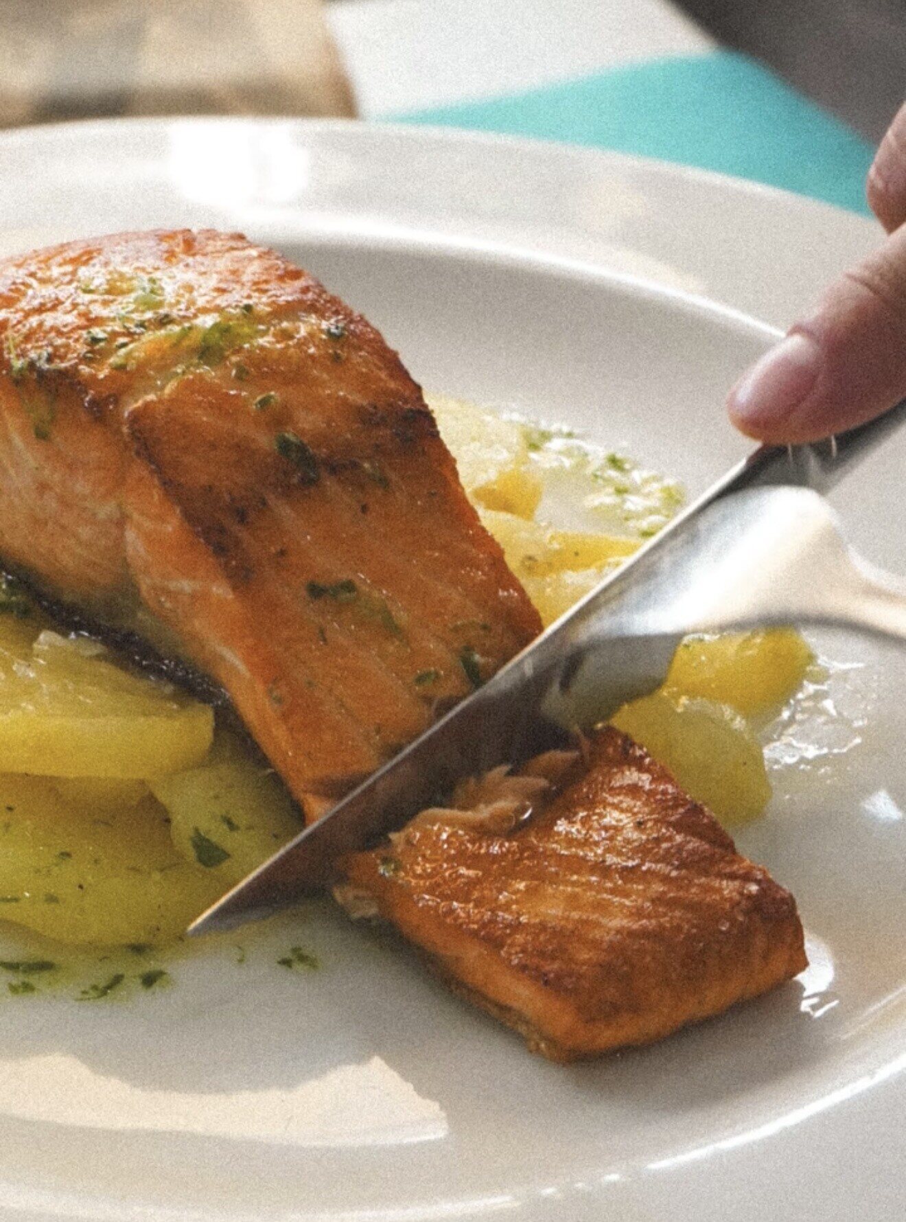 Salmón a la plancha con patatas