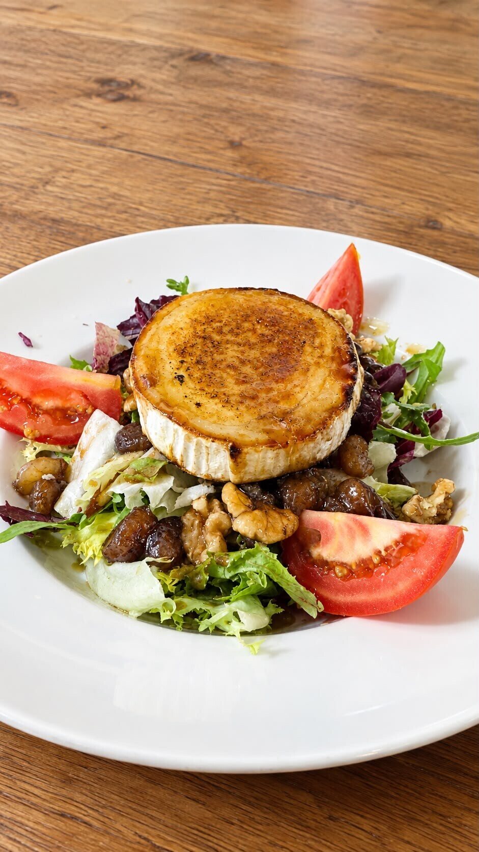 Ensalada de queso de cabra con nueces
